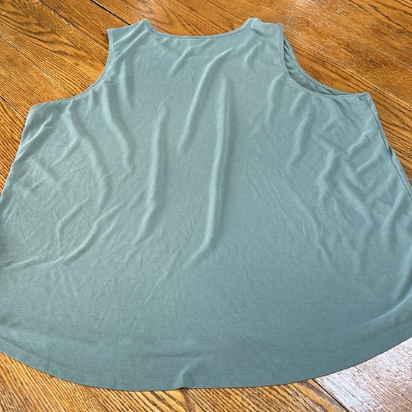Skechers sage green tank style top. Size 3XL. - Picture 9 of 9